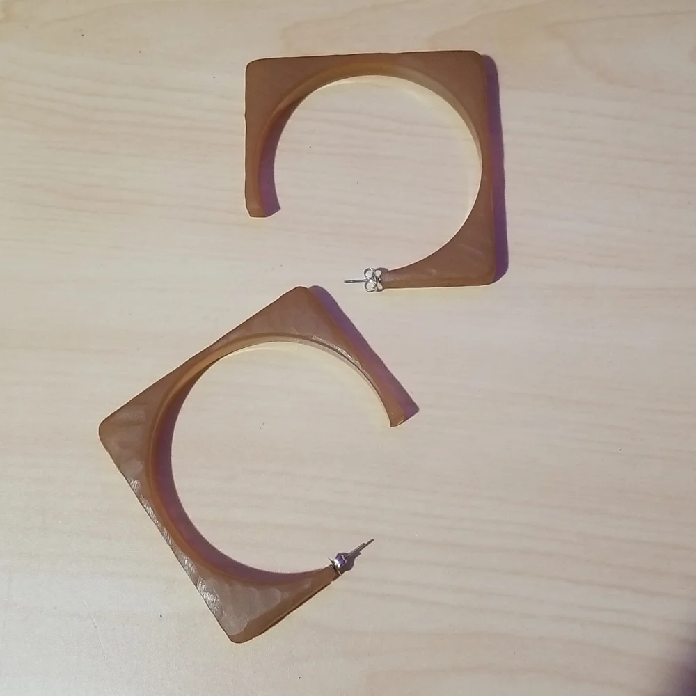 💕RACHEL COMEY💕 Tuck Acrylic Square Hoop Earrings ~ Amber NWOT - Picture 5 of 7